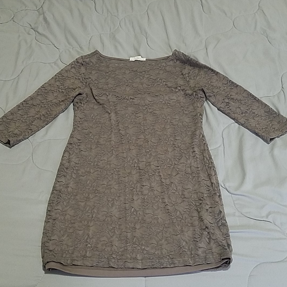 Lace dress with underlay